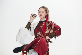 身穿武侠古风汉服英气十足的亚洲美女