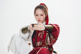 身穿武侠古风汉服英气十足的亚洲美女