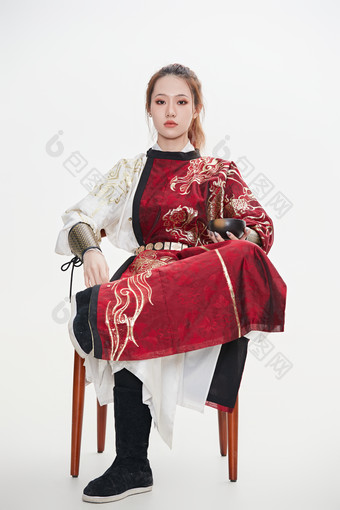 身穿武侠古风汉服英气十足的亚洲美女