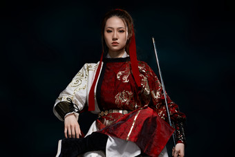 身穿武侠古风<strong>汉服</strong>英气十足的亚洲美女