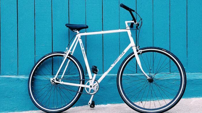 扔掉自行车翻车撞击的声音效果