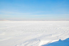 中国河北张家口沽源县天鹅湖冬季湖面雪景