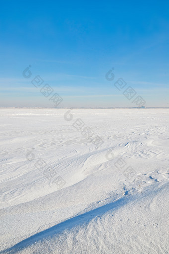 中国河北张家口沽源县天鹅湖冬季湖面雪景