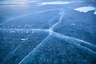 冬天冻结的<strong>湖面</strong>冰层花纹