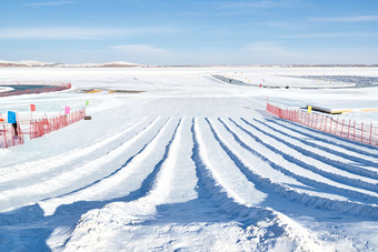 纯白整洁的<strong>冰雪</strong>皮划艇雪道