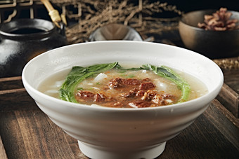 鲜鸡汤番茄<strong>牛腩</strong>煮肠<strong>粉</strong>