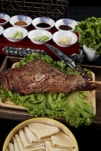 香酥炭<strong>烤羊腿</strong>