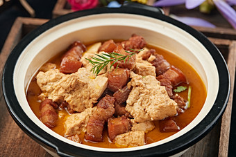 砂锅红烧肉炖农家大豆腐