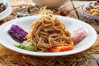 菜丝五花肉凉拌莜面饸饹