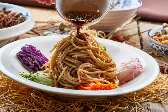 菜丝五花肉凉拌莜面饸饹