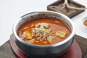石锅<strong>番茄</strong>炖豆腐