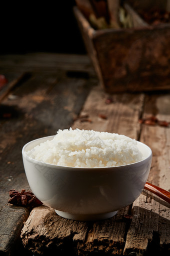 香喷喷的现蒸白米饭