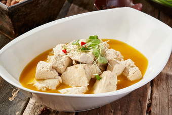 鲜鸡汤炖豆腐
