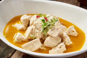 鲜鸡汤炖豆腐