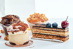 制作精美的法式小甜品蛋糕