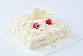 草莓白巧克力榴莲慕斯生日蛋糕