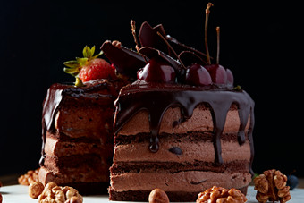蓝莓草莓<strong>车厘子</strong>巧克力鲜奶慕斯生日蛋糕