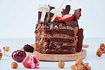法式鲜果浓香黑森林巧克力生日<strong>蛋糕</strong>