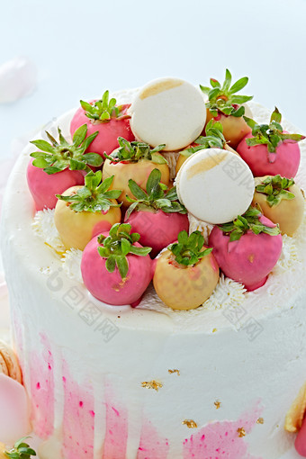 鲜草莓马卡龙法式多层奶夹心油蛋糕