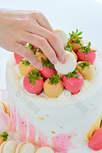 鲜草莓马卡龙法式多层奶夹心油<strong>蛋糕</strong>