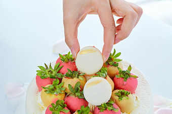 鲜草莓马卡龙法式多层奶夹心油<strong>蛋糕</strong>