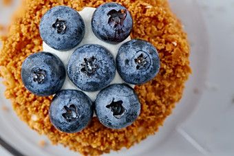 蓝莓坚果碎<strong>奶油</strong>慕斯蛋糕