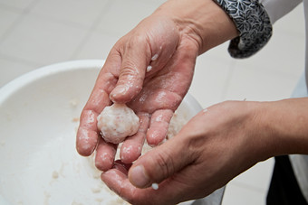 人与食物紧张忙碌的中餐<strong>厨房</strong>