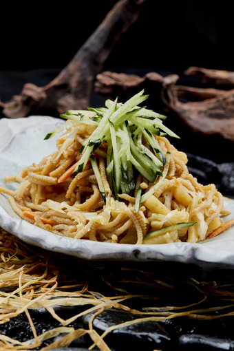 凉拌酸菜土豆莜面饸饹