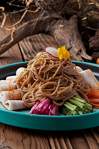 菜丝五花肉凉拌莜面饸饹