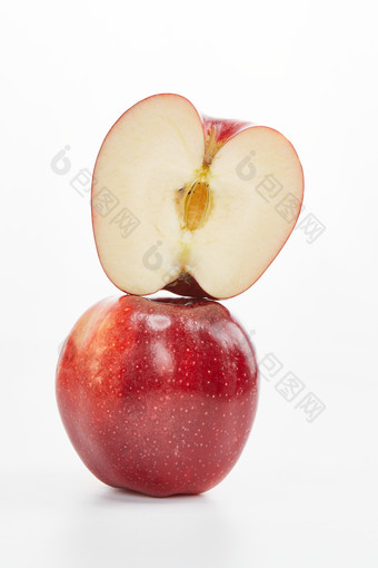 白色背景上摆放的<strong>新鲜</strong>苹果
