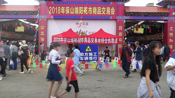 实拍端阳花市人山人海美食热闹场景高清视频