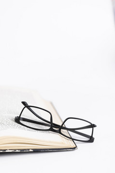 黑框眼镜图书创意爱眼日图片