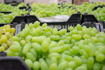 水果批发市场的绿葡萄