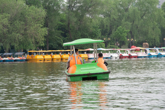 公园中的游船