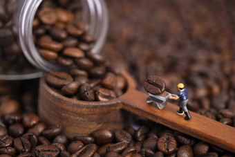 咖啡豆素材微缩创意图片