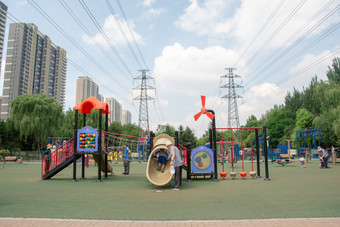 城市公园儿童游乐场