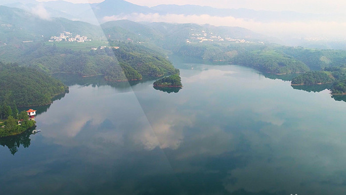 航拍自然山川湖泊村庄风光高清视频素材