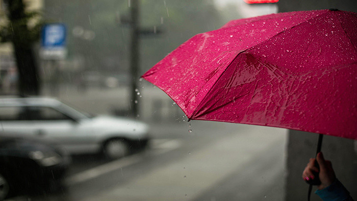 下雨雨水打击雨伞音效