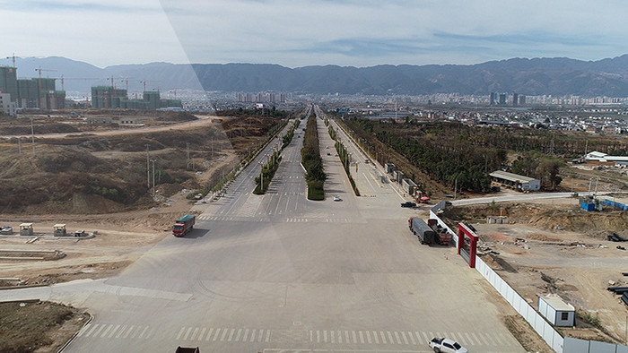 航拍宽阔城市道路风景4K超清视频素材