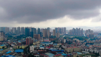 乌云密布暴雨来临