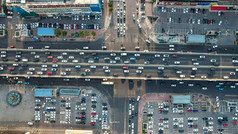 俯拍城市拥堵交通车辆行驶