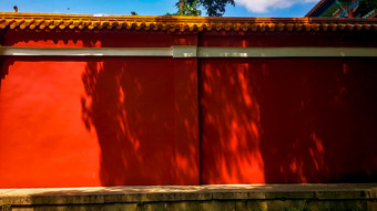 古建筑红墙光影