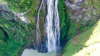 大自然高山瀑布流水