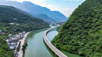 水上最美公路湖北新山