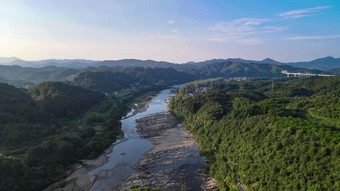 祖国山清<strong>水秀</strong>大好河山