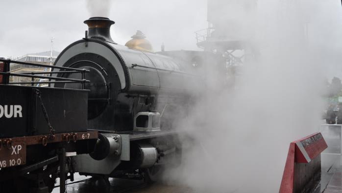 蒸汽火车驶离车站的声音效果