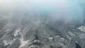 连绵起伏<strong>山川</strong>丘陵<strong>森林</strong>冬天雪景