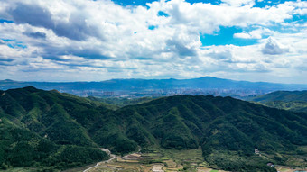 山川丘陵蓝天白云自然风光