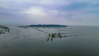 岳阳洞庭湖君山岛北水淹没的公路