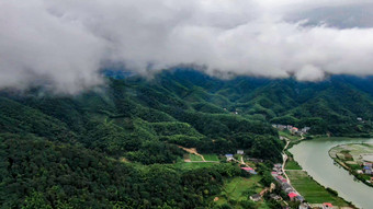 自然风光山间雨后云雾缭绕